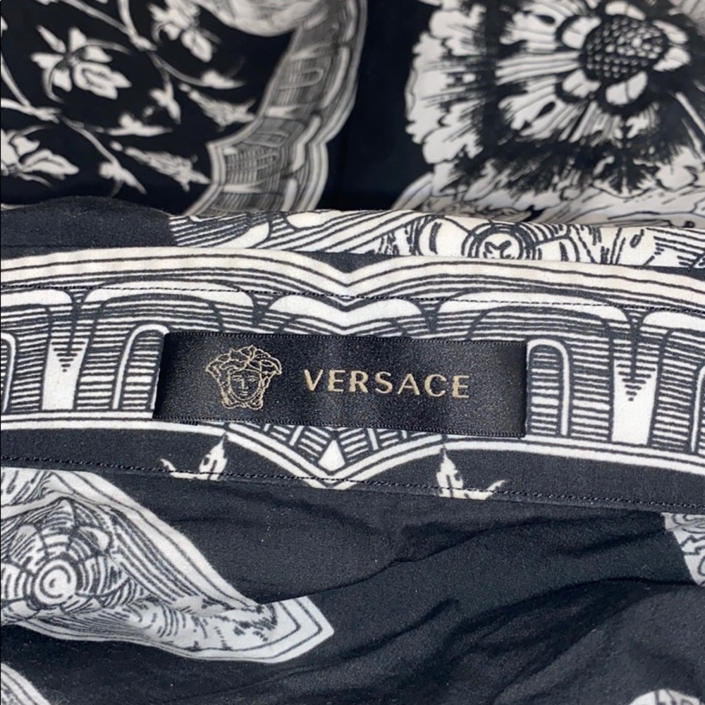 SOLD Authentic mens Versace shirt - Picture 4 of 6